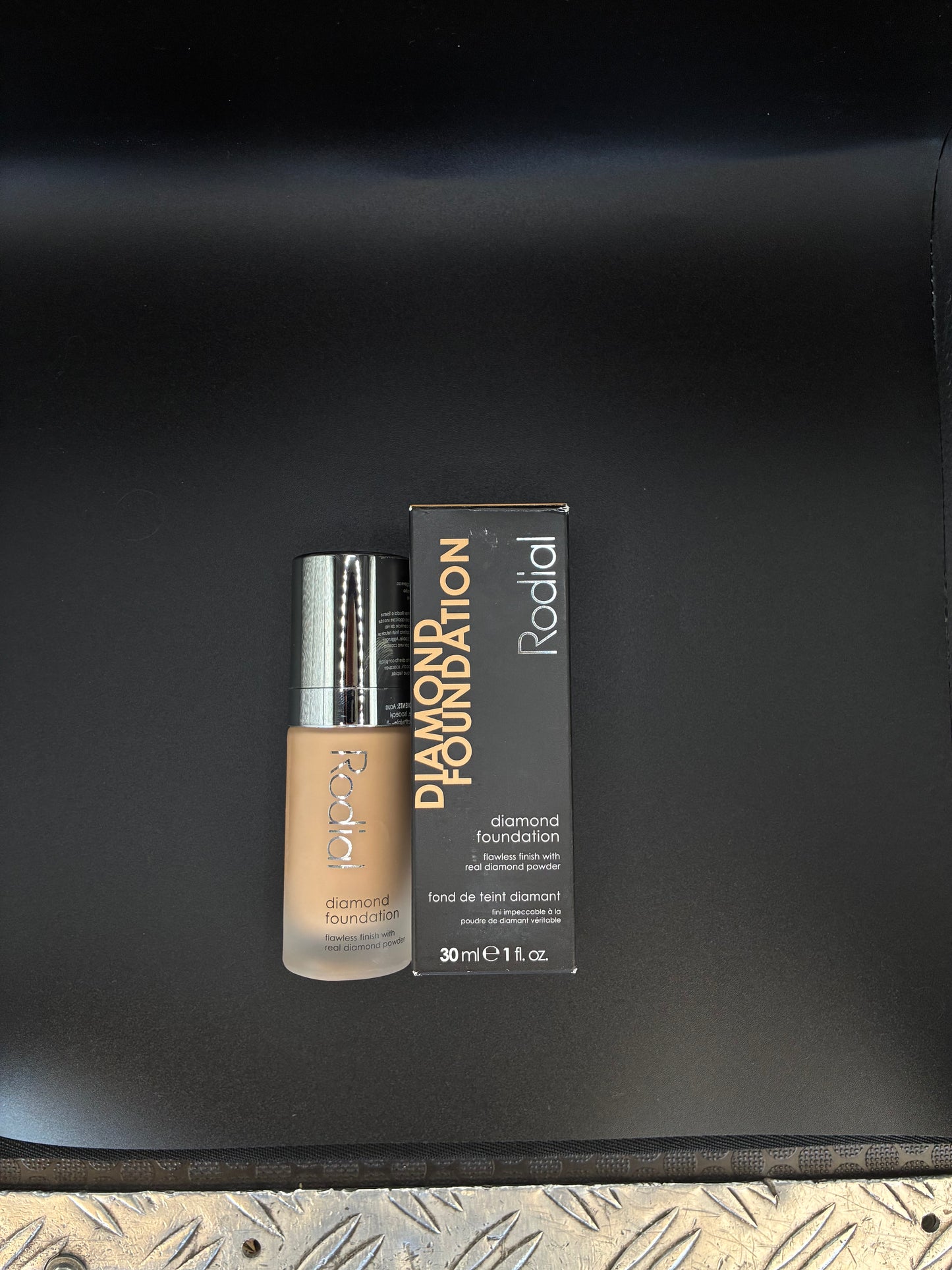 Rodial Diamond Foundation 30 ml Tonalità 20